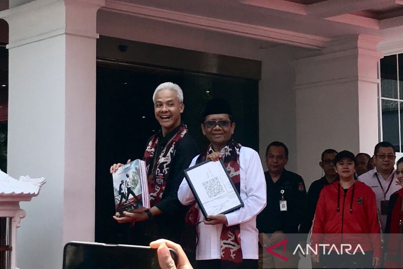 Ganjar Mahfud Tiba Di KPU Daftarkan Diri Pada Pilpres 2024