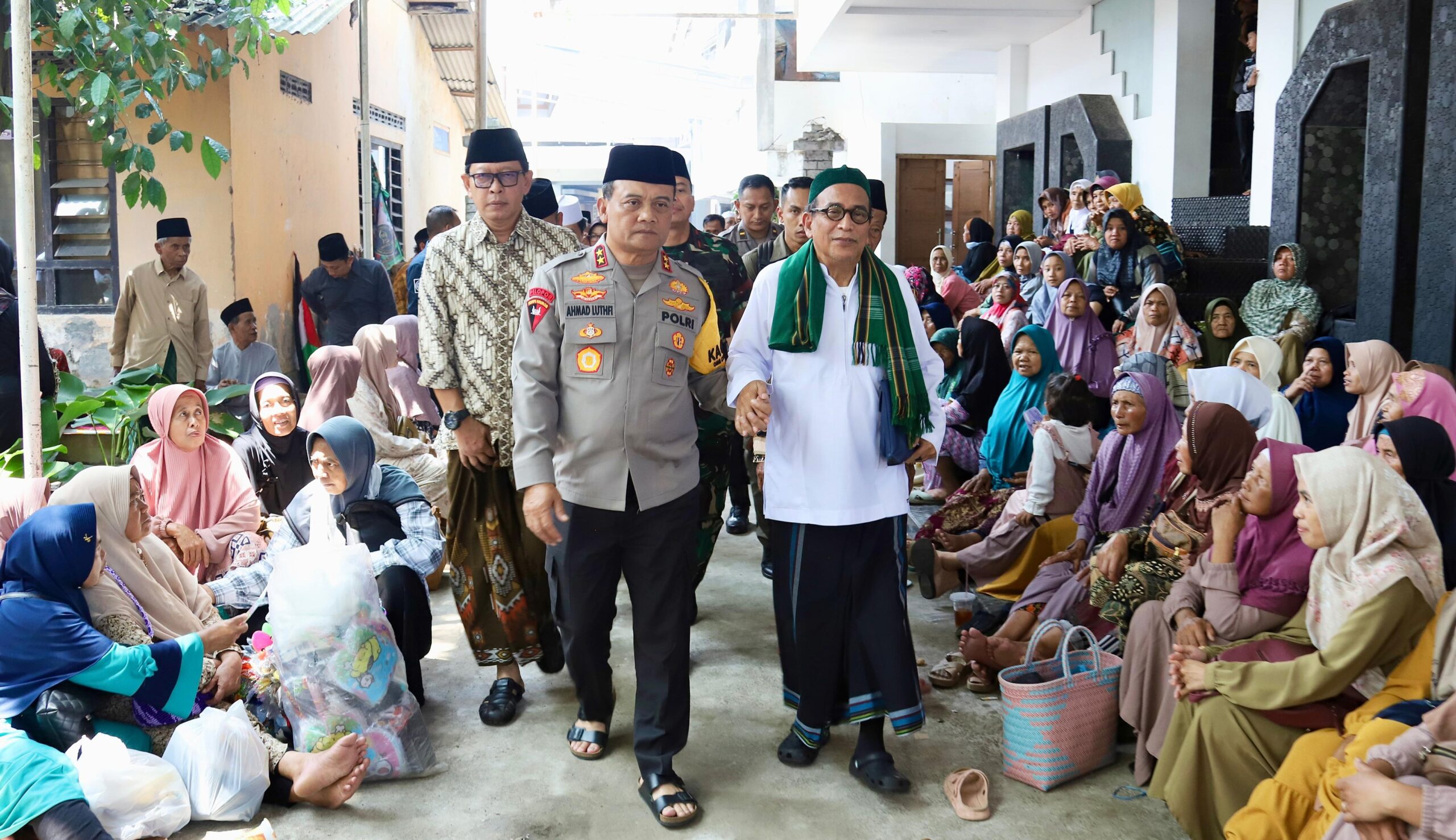 Menghadiri Di Peringatan Haul Kh Dalhar Watucongol Kapolda Jateng