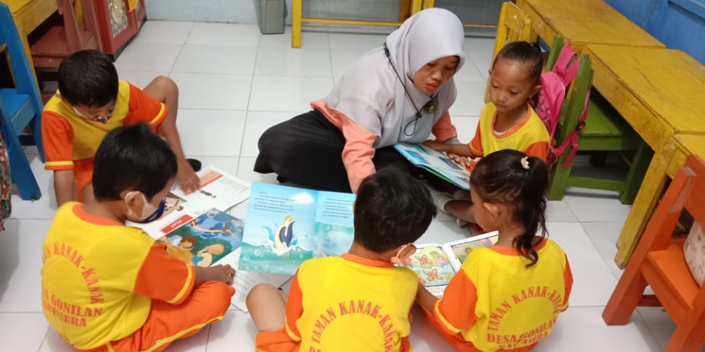 Pojok Baca Meningkatkan Budaya Literasi Pada Anak Usia Dini.