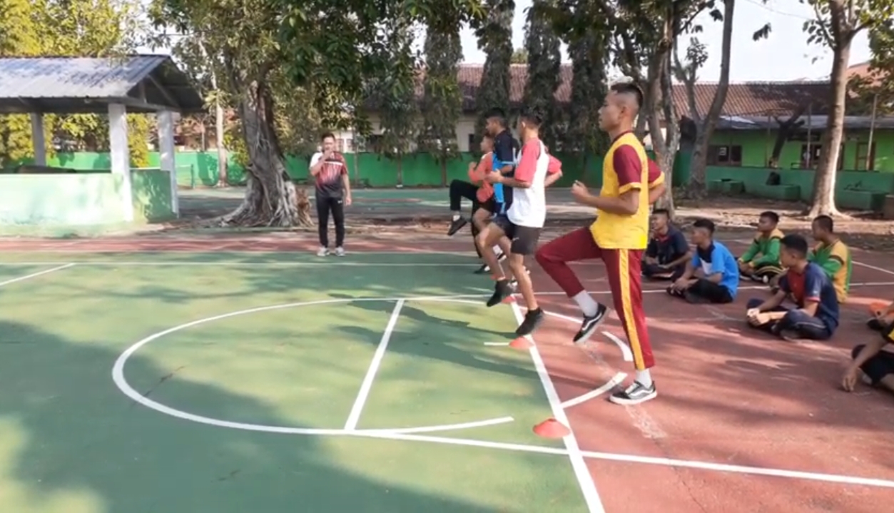 Modifikasi Pemanasan Warming Up Berbasis Permainan Knee Up Dan