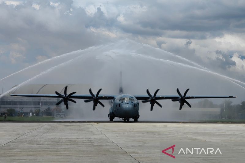 Pesawat TNI AU Super Hercules Pertama Tiba Di Indonesia