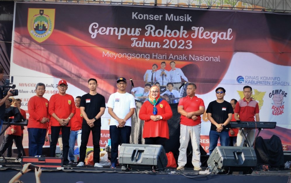 Bea Cukai Surakarta Gelar Konser Gempur Rokok Ilegal Di Alun Alun Sragen.