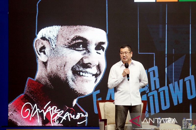 Hary Tanoe Beri Materi Ke 300 Jurkam Muda Ganjar Pranowo