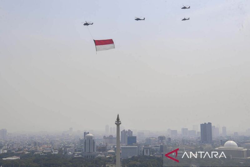 Aksi Helikopter Kibarkan Bendera Merah Putih Raksasa Di Langit Jakarta