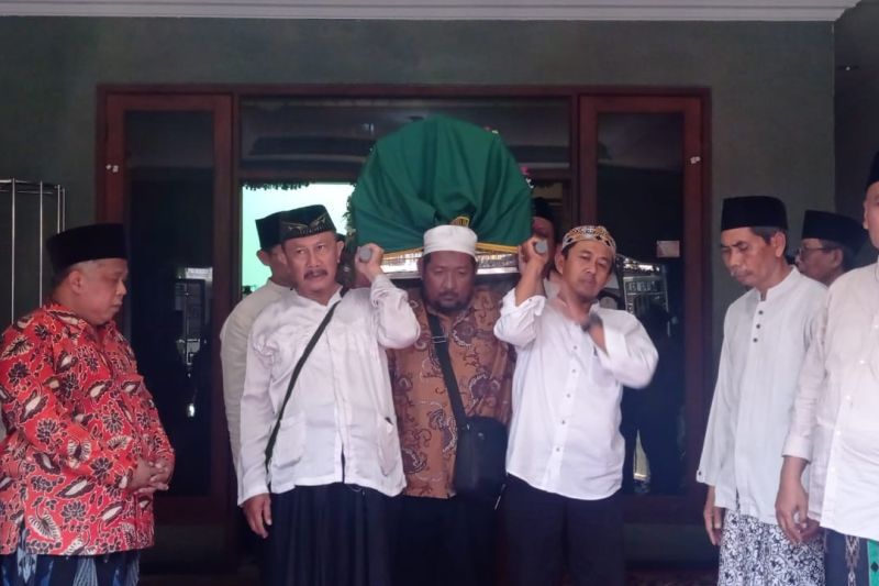 Tokoh NU Dan Politikus Senior Jawa Timur Cak Anam Tutup Usia