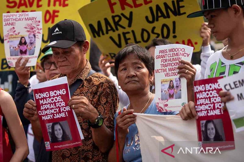 Aksi Kerabat Terpidana Mary Jane Veloso Saat Kunjungan Presiden Jokowi ...